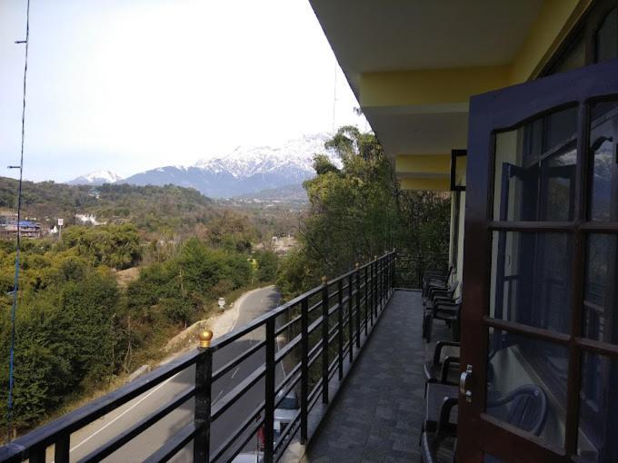 Hotel Saint Palampur Bagian luar foto